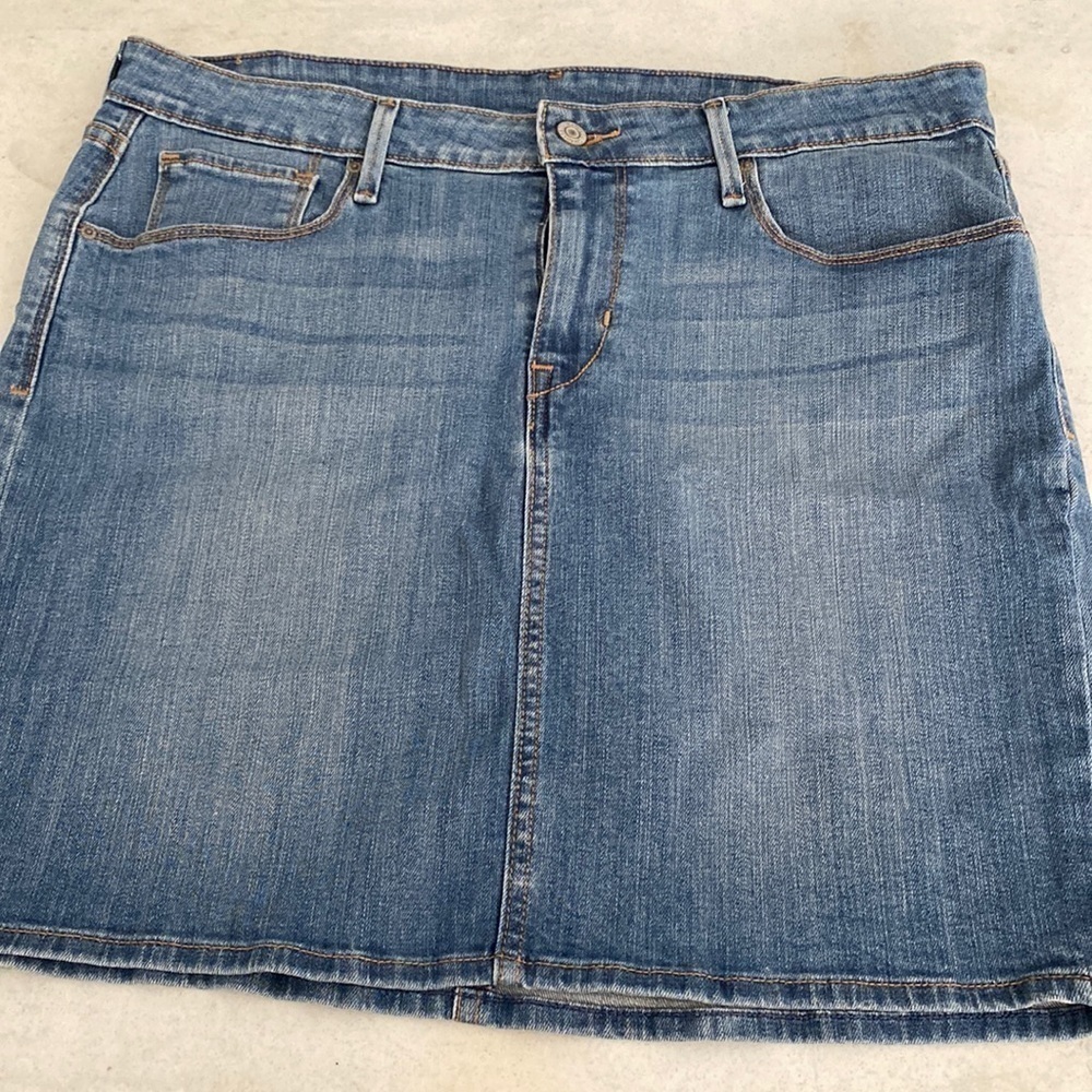 F womens Levi Strauss casual solid blue stretch waist size 36